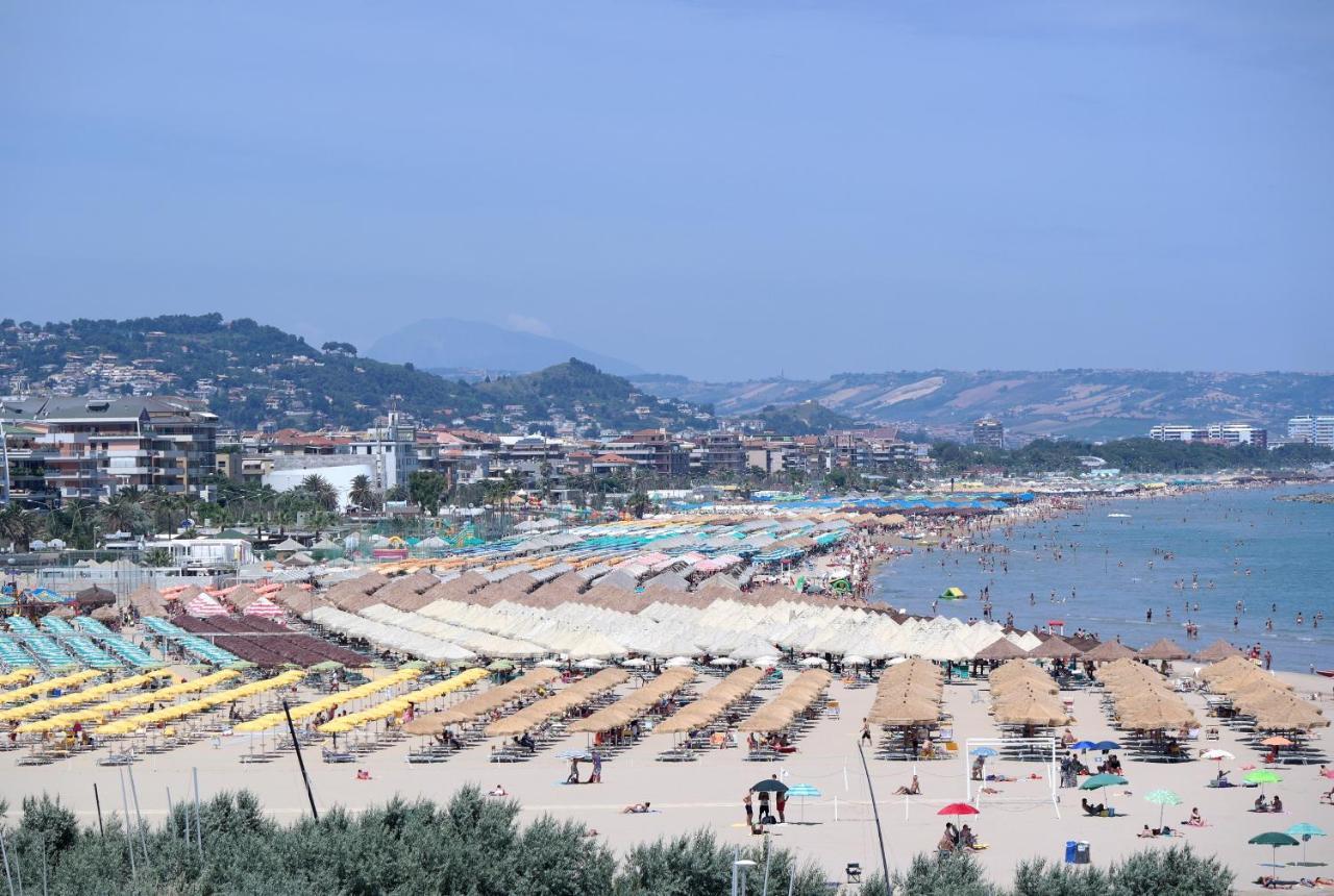 Suite113 In The Center With Beach Pescara Exterior photo
